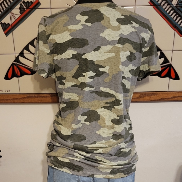 CAMO THE BUMP Maternity Side Ruched Vneck Tee - Picture 7 of 8